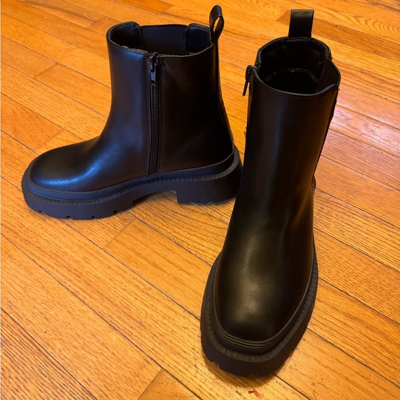 American Eagle Chelsea Boot - Picture 2 of 4
